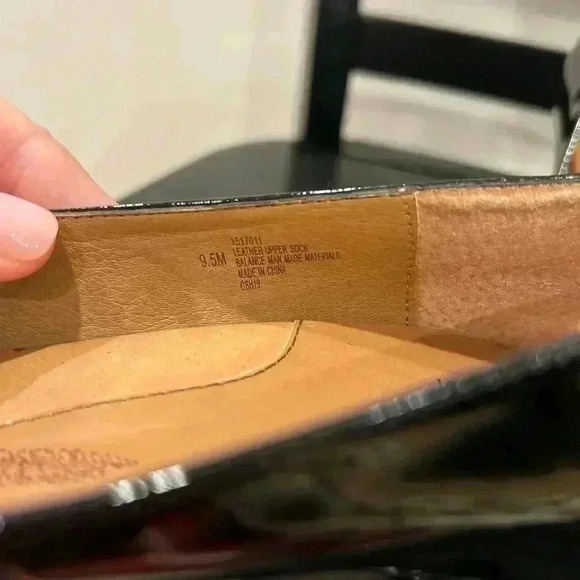 Sofft Black Patent Leather Peep‎ Toe Flower Pumps, Size 9.5 - Picture 11 of 11